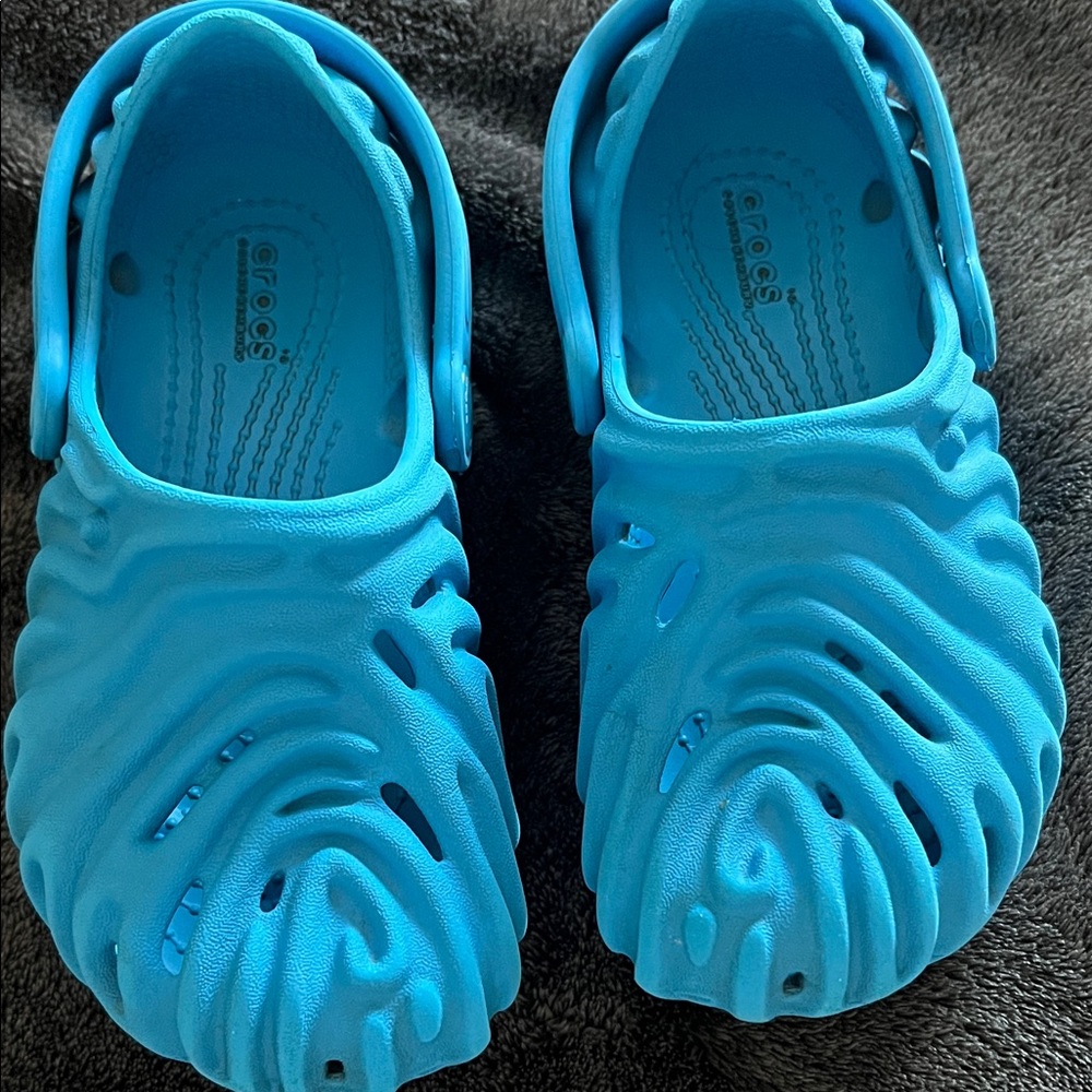 CROCS Kids Vibrant Blue Water Shoes